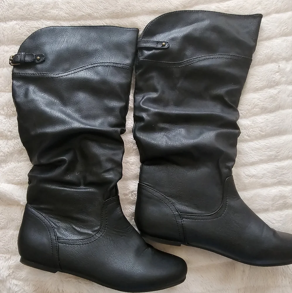 Boots - Picture 1 of 5